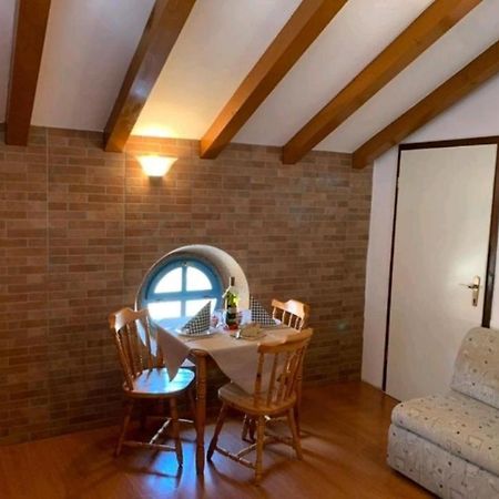 Lovely Studio Apartments Mali Raj ヴルサル エクステリア 写真