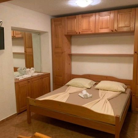 Lovely Studio Apartments Mali Raj ヴルサル エクステリア 写真
