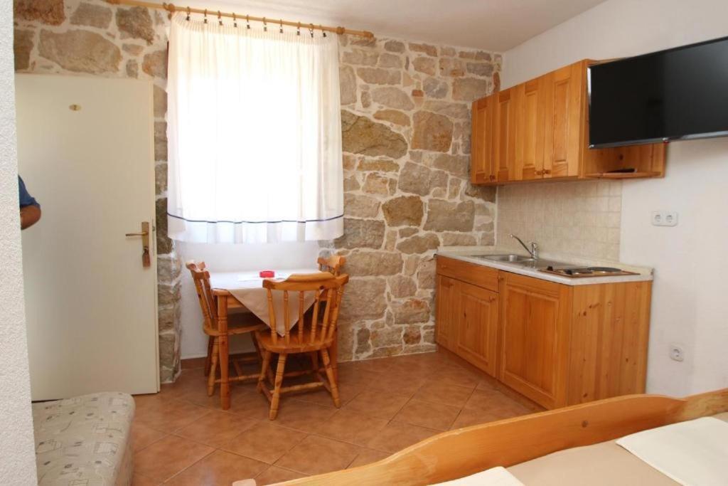 Lovely Studio Apartments Mali Raj ヴルサル エクステリア 写真
