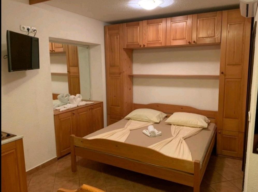 Lovely Studio Apartments Mali Raj ヴルサル エクステリア 写真