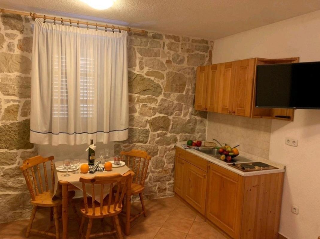 Lovely Studio Apartments Mali Raj ヴルサル エクステリア 写真