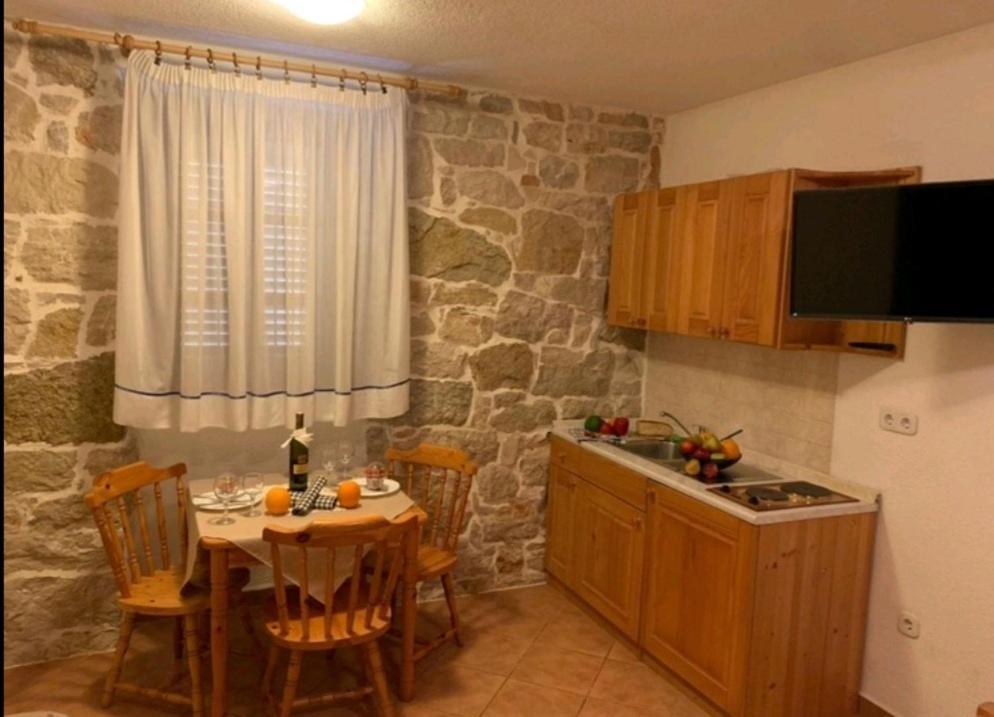 Lovely Studio Apartments Mali Raj ヴルサル エクステリア 写真