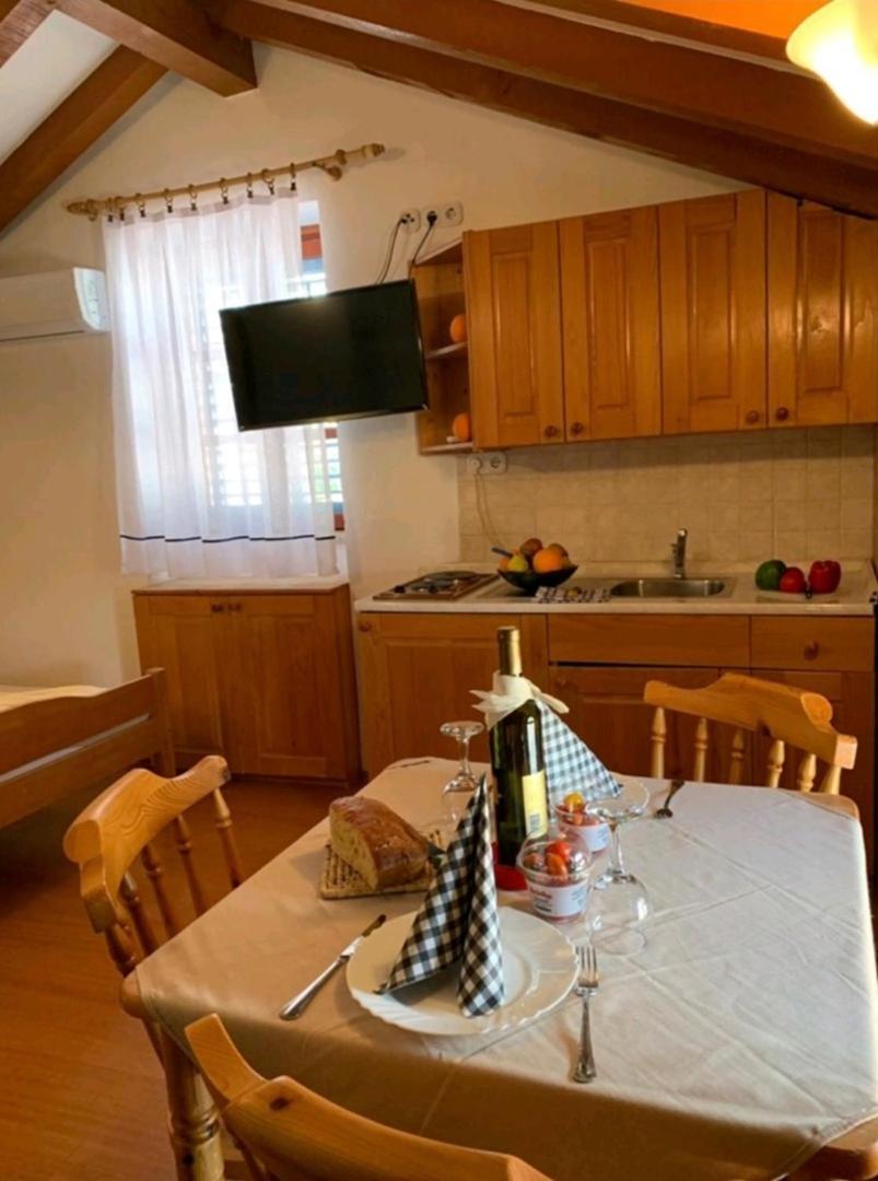 Lovely Studio Apartments Mali Raj ヴルサル エクステリア 写真